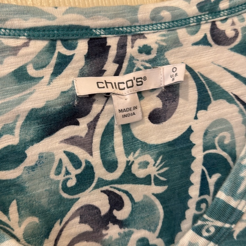 Chicos blue paisley 3/4 sleeve top, size 0 🔵 - Picture 3 of 6